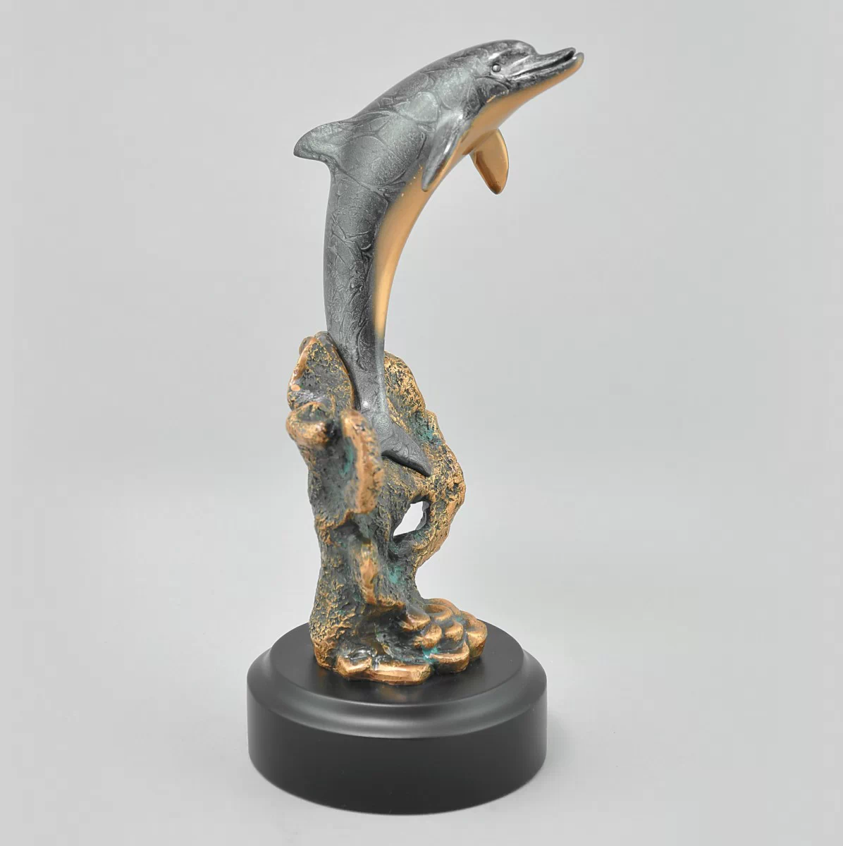 Скульптура 'Дельфин'
