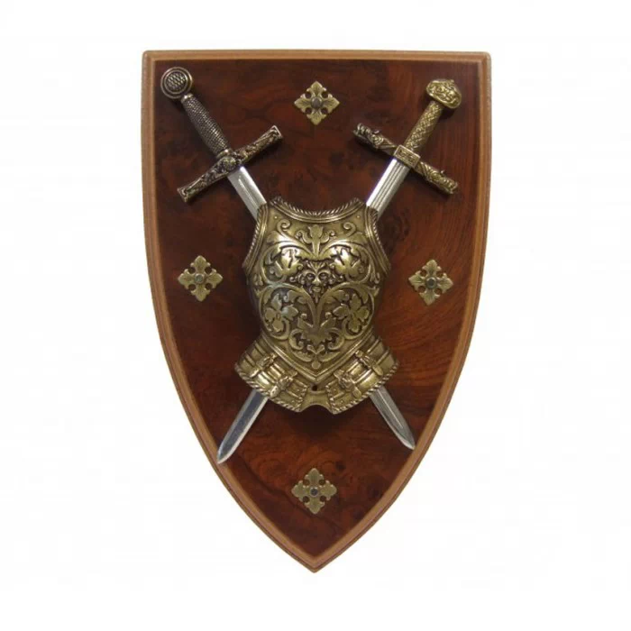 Панно: мини-меч Эскалибр, мини-меч Карла Великого, кираса